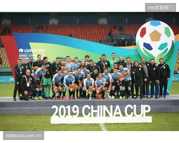 多名主力球员身背黄牌,乌拉圭队需注意纪律以防非战斗减员。 多名主力球员身背黄牌,乌拉圭队需注意纪律以防非战斗减员。